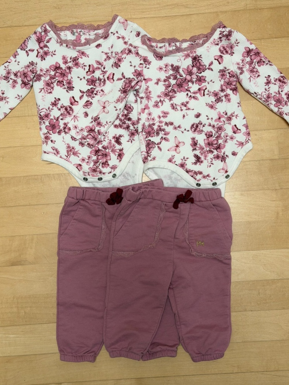 Paris HIlton Flower Waffle Onesies with Sweat Pants (2)  3-6M